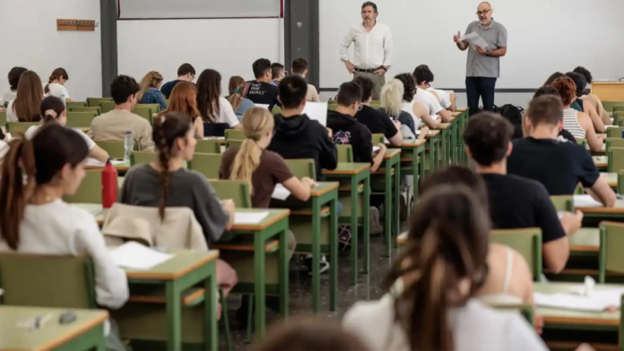 La PAU, en riesgo por la amenaza de dimisión de profesores