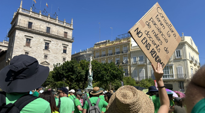 La comunidad educativa estalla en una nueva jornada de huelga: "Es insoportable, no podemos más"