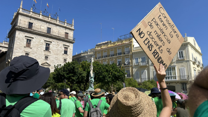 La comunidad educativa estalla en una nueva jornada de huelga: "Es insoportable, no podemos más"