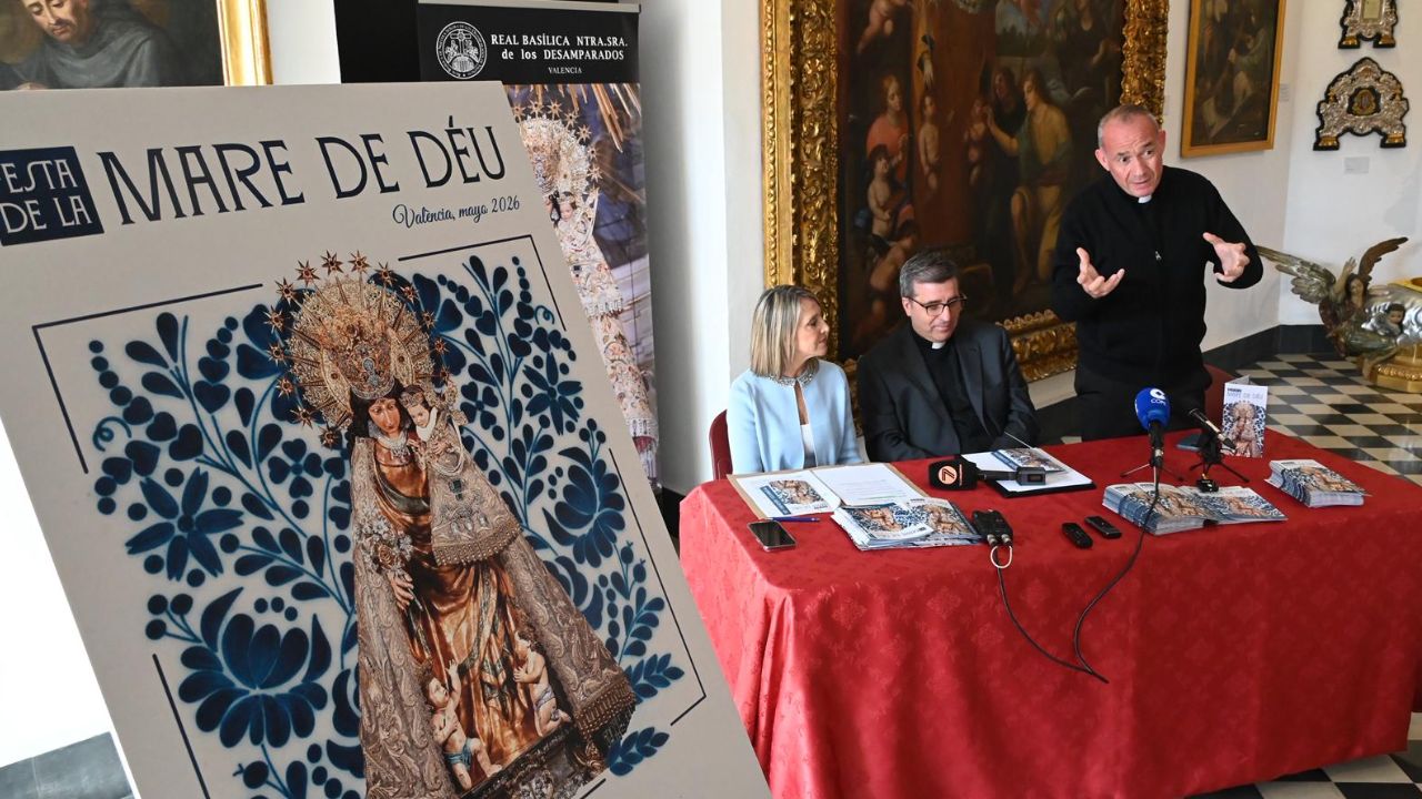 Presentación del cartel del tapiz floral de la Virgen de los Desamparados 2026 en València