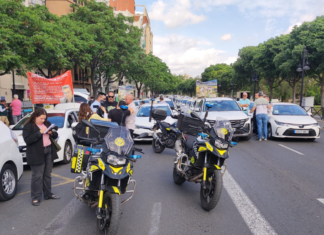 La huelga de taxis provoca cortes de tráfico y colapsos en el centro de Valencia