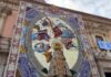 El tapiz con 80 metros de altura y más de 320 kilos de flores ya luce en la Plaza de la Virgen Tapiz floral de la Virgen de los Desamparados instalado en la plaza de la Mare de Déu de València