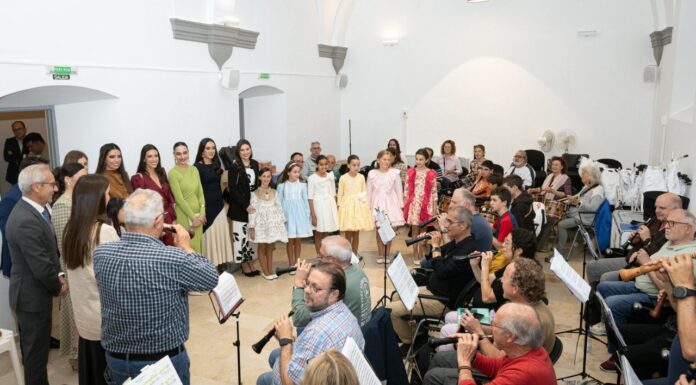 Belleas del Foc de Alicante junto a las Falleras Mayores de València 2026 en Junta Central Fallera