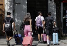 València lanza viajes al extranjero gratis para jóvenes este verano Jóvenes en actividades de verano gratis del programa Verano Joven 2026 de València