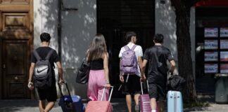Jóvenes en actividades de verano gratis del programa Verano Joven 2026 de València