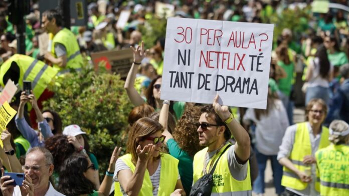 Huelga educativa en València Profesores en huelga durante una manifestación educativa en València por la educación pública