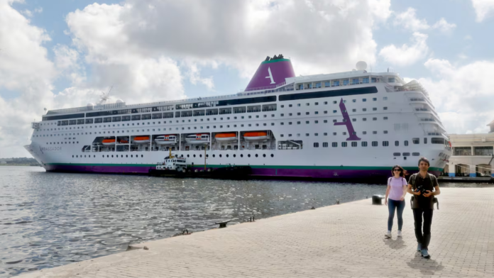 Qué es el norovirus: el brote que deja a 1.700 personas confinadas en un crucero rumbo a España