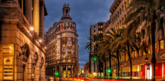 ¿Cuánto cuesta vivir solo en Valencia? Este es el salario que se necesita para llegar a fin de mes Exterior del Banco de Valencia.