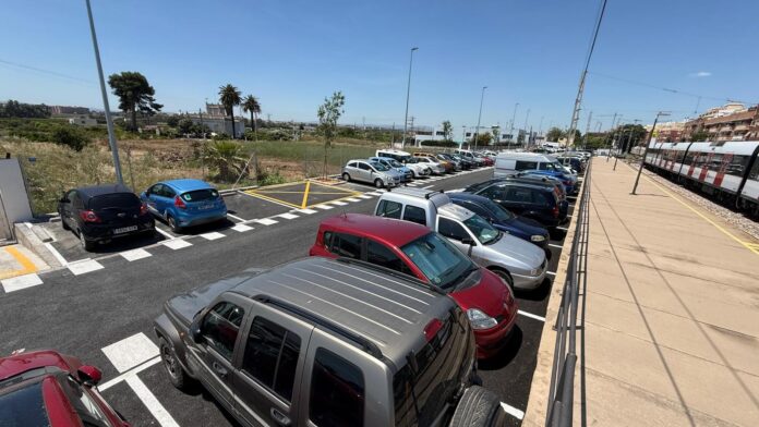 Parking de la estación de metro de Paterna