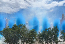 Una mascletà «azul» inunda el cielo de València en honor a su patrona