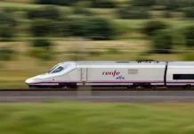 Renfe lanza una campaña de Superprecios con billetes desde 7 euros para viajar este verano Renfe lanza una campaña de Superprecios con billetes desde 7 euros para viajar este verano