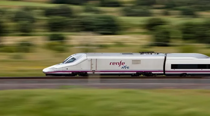 Renfe lanza una campaña de Superprecios con billetes desde 7 euros para viajar este verano Renfe lanza una campaña de Superprecios con billetes desde 7 euros para viajar este verano
