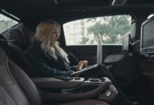 La mesa VIP en línea: cómo acceder a salas privadas de dinero real con mejores reglas chica jugando online vip