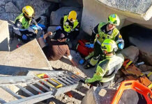 Cae un joven entre las piedras de un espigón del puerto de Valencia