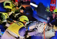 Un motorista queda atrapado bajo una furgoneta en la calle Santos Justo y Pastor