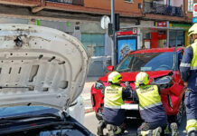 Accidente entre dos coches en la calle San Vicente