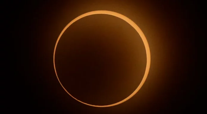 Quart de Poblet acull una xarrada per a divulgar dades i consells sobre l’eclipsi total de Sol del 12 d’agost Eclipse anular eclipsi