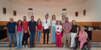 Paterna comença a elaborar els Pressupostos de 2027 per a ser ciutat capdavantera en servicis públics, benestar, seguretat i oportunitats Sagredo junt amb els regidors de l'equip de govern al saló de plens de l'Ajuntament de Paterna