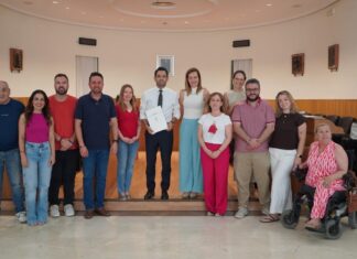 Paterna comença a elaborar els Pressupostos de 2027 per a ser ciutat capdavantera en servicis públics, benestar, seguretat i oportunitats Sagredo junt amb els regidors de l'equip de govern al saló de plens de l'Ajuntament de Paterna