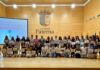 Paterna reconeix el talent i l’excel·lència acadèmica de 45 alumnes de la ciutat Sagredo i José Manuel Mora junt amb l’alumnat distingit per l’Ajuntament de Paterna