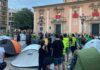 «No nos vamos a levantar aunque sea el Corpus»: los docentes acampan de forma indefinida en la Plaza de la Virgen Acampada docente en la plaza de la Virgen