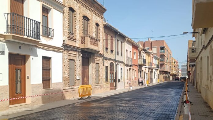 7televalencia alfafar Calle Colon_asfalto finalizado Carrer Colón d'Alfafar