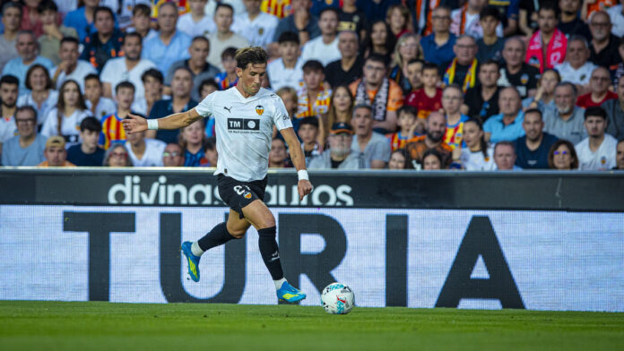 7televalencia barça valencia cf Jesús Vázquez, lateral del Valencia CF, en una carrera por la banda