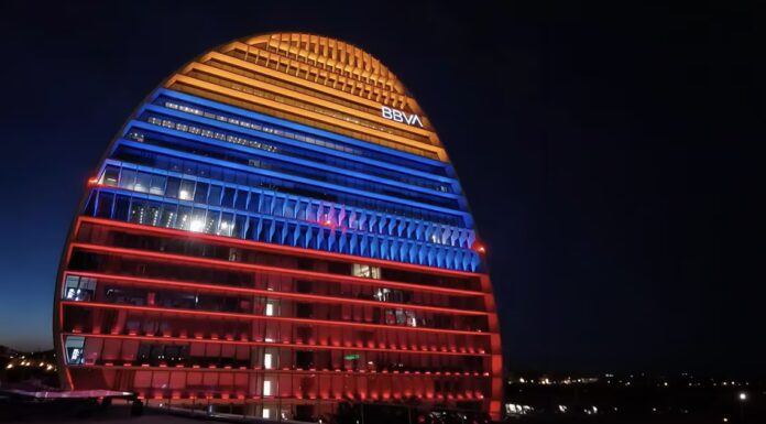 BBVA dona 5 millones de euros y moviliza ayuda humanitaria para apoyar al pueblo venezolano tras los terremotos Edificio BBVA