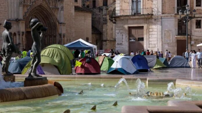 7televalencia efe ana escobar acampada valencia El profesorado valenciano mueve unos metros la acampada. Ana Escobar | EFE