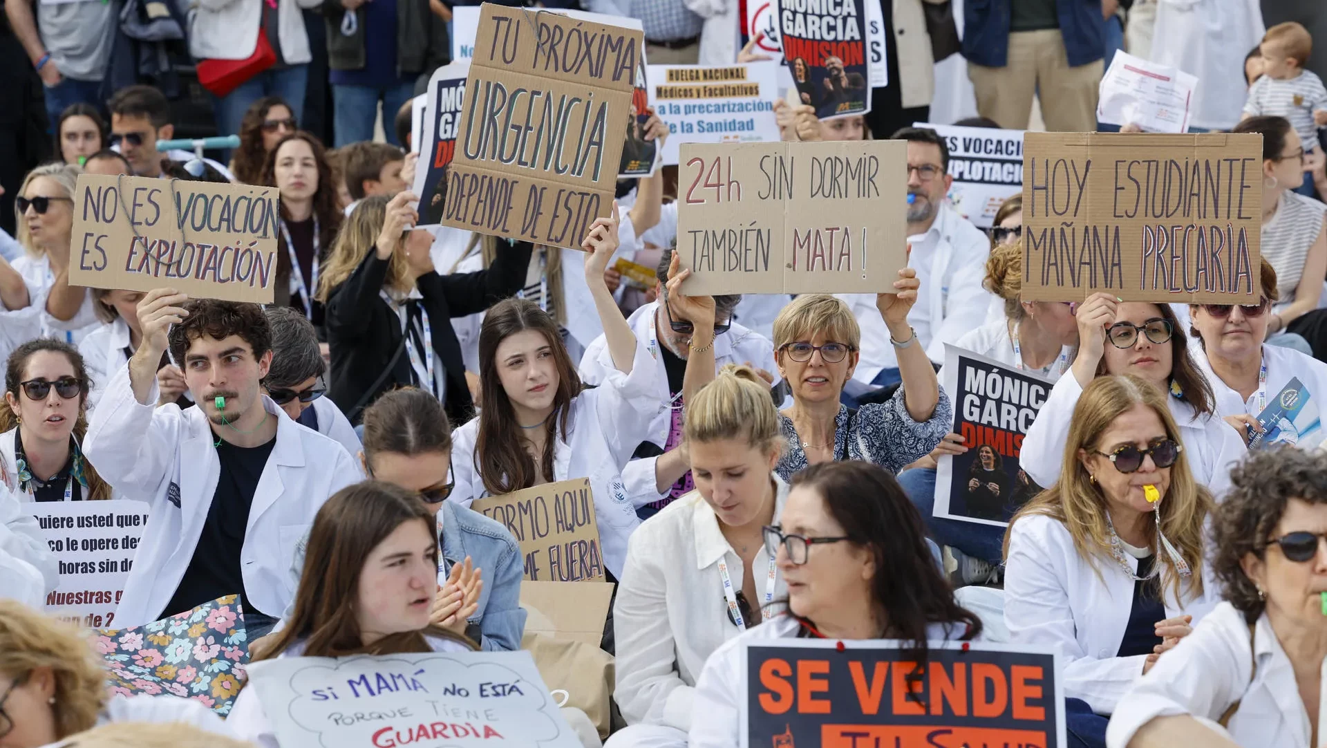Médicos de la Comunitat Valenciana en una de las protestas en estas semanas de huelga. EFE/Ana Escobar
