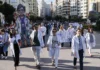 Huelga indefinida de médicos en la Comunitat Valenciana: citas aplazadas y 72.000 operaciones pendientes Médicos de la Comunitat Valenciana en una de las protestas en estas semanas de huelga. EFE/Ana Escobar