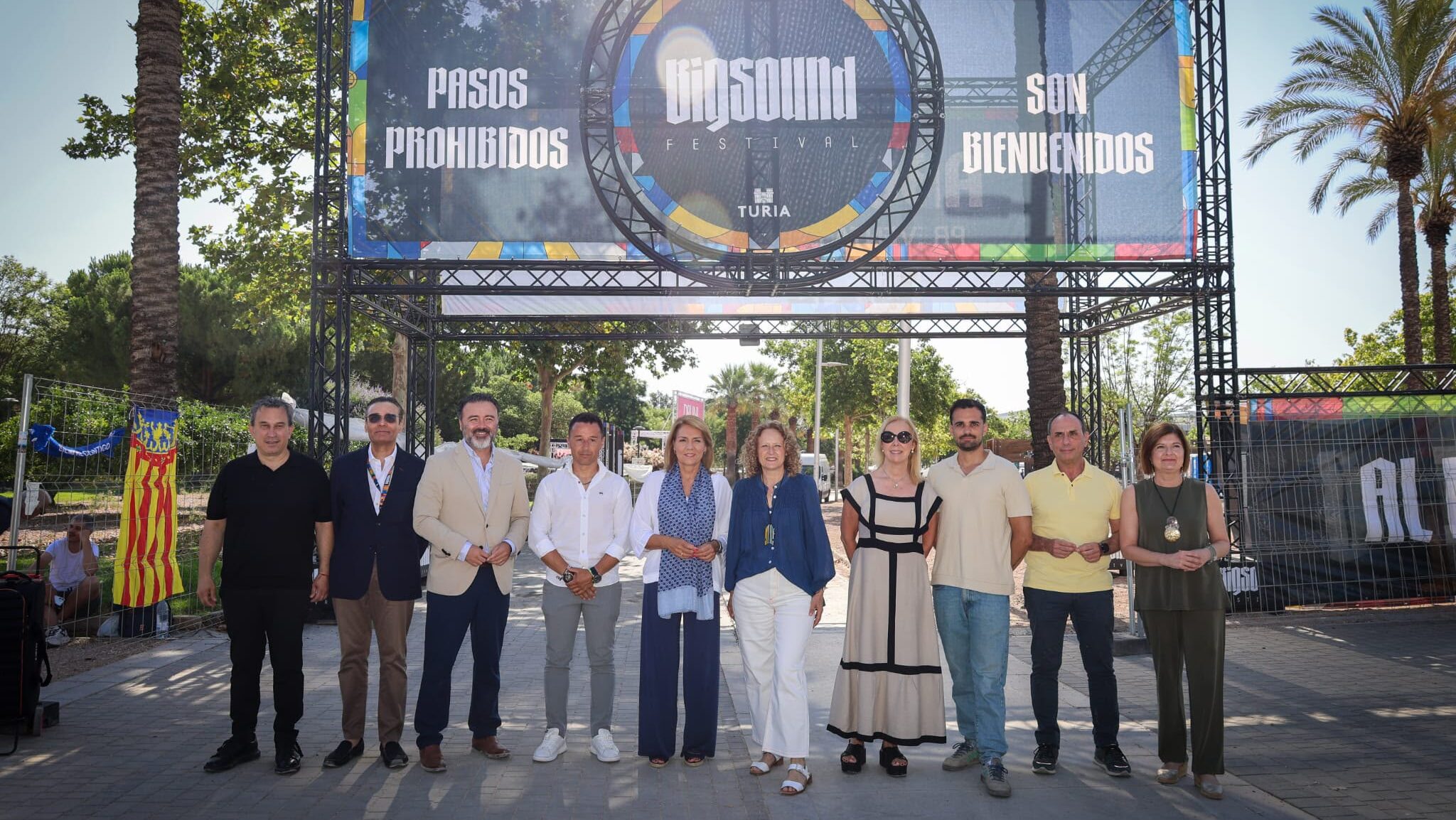 Autoritats visiten el recinte del Big Sound