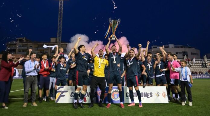 UE Tavernes de la Valldigna celebrando La Nostra Copa