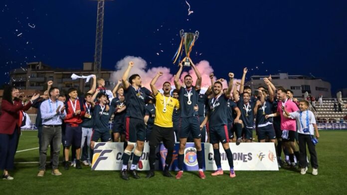 7televalencia tavernes de la valldigna futbol copa UE Tavernes de la Valldigna celebrando La Nostra Copa