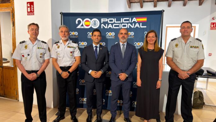 Acto de toma de posesión de César Hidalgo como nuevo Comisario de la Policía Nacional de Paterna.