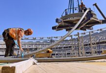 Preparan los cables que sujetarán la cubierta del Nou Mestalla