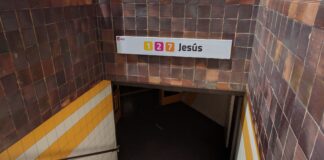 Entrada de la estación de Jesús