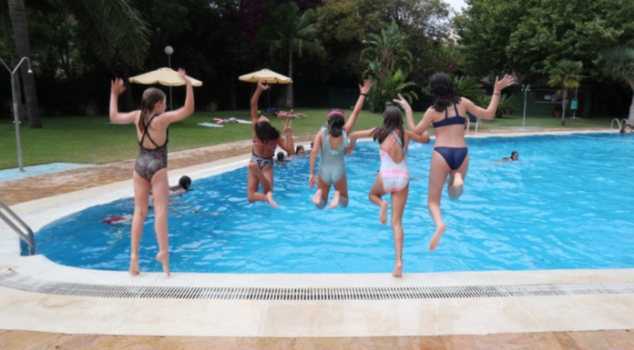 Las vacaciones escolares salen caras a las familias valencianas: hasta 2.000 euros de gasto por hijo Las vacaciones escolares salen caras a las familias valencianas: hasta 2.000 euros de gasto por hijo