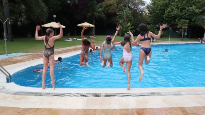 Las vacaciones escolares salen caras a las familias valencianas: hasta 2.000 euros de gasto por hijo