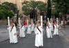 Los niños toman las calles de València en el día grande de la Festa dels Xiquets de Sant Vicent: actividades y horarios Los más pequeños portando los Cirialots durante la procesión