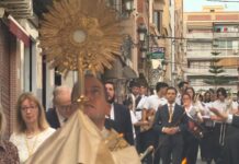 Paterna s’aboca amb una emotiva celebració del Corpus Christi