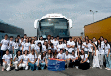 Once autobuses salen de Valencia para ver al Papa en Madrid