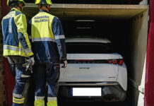Rescatan en Valencia a una persona atrapada en un montacargas de vehículos