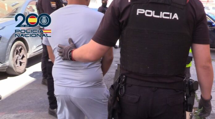 Una macrooperación contra el tráfico de drogas termina con 20 detenidos en las Casitas Rosas del Cabanyal Una macrooperación contra el tráfico de drogas termina con 20 detenidos en las Casitas Rosas del Cabanyal