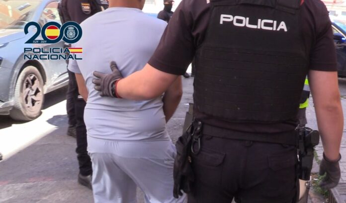 7televalencia-policia-casitas-rosas Una macrooperación contra el tráfico de drogas termina con 20 detenidos en las Casitas Rosas del Cabanyal