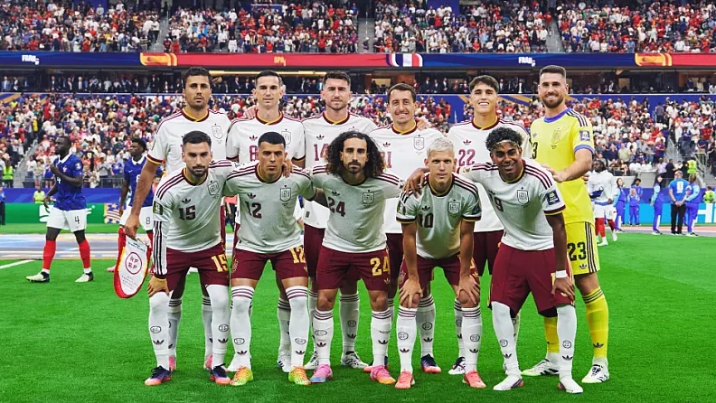 Once titular frente a Francia. © Copyright RFEF
