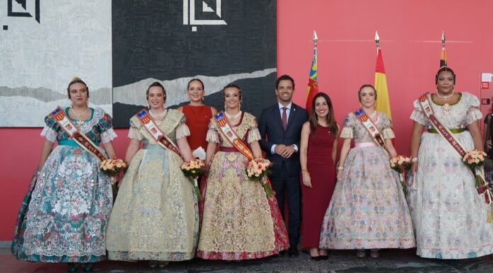 Paterna presenta Elena Pla Giménez com a Reina de les Festes Majors 2026 Presentació de la Reina i Cort de Paterna 2026