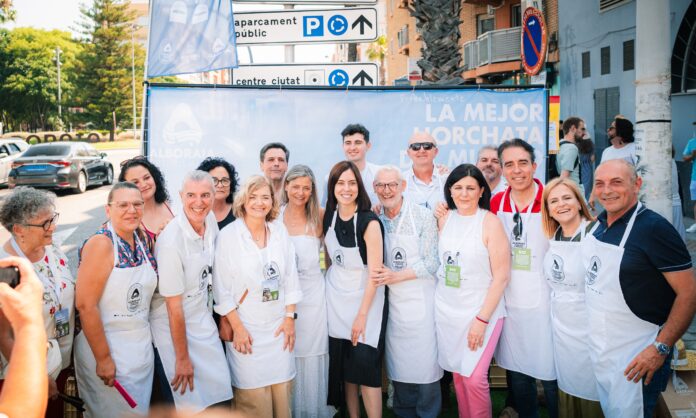 7televalencia Representantes del Gremio de Horchateros Artesanos junto a representantes institucionales en el Día de l'Orxata Dia de l'Orxata d'Alboraia