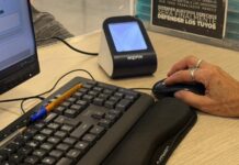 Paterna, entre les primeres ciutats d’Espanya a incorporar el DNI digital en l’atenció ciutadana **Un lector de codis QR compatible amb MiDNI a l'Ajuntament de Paterna
