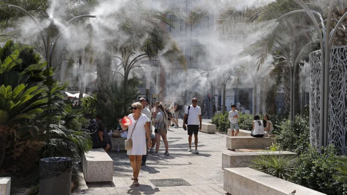 7televalencia calor valencia Plaza de la Reina con vaporizadores